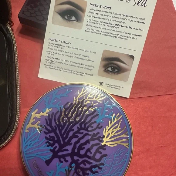 Tarte Gold and White Brush Set with 2 eyeshadow palettes and travel case - Picture 3 of 11